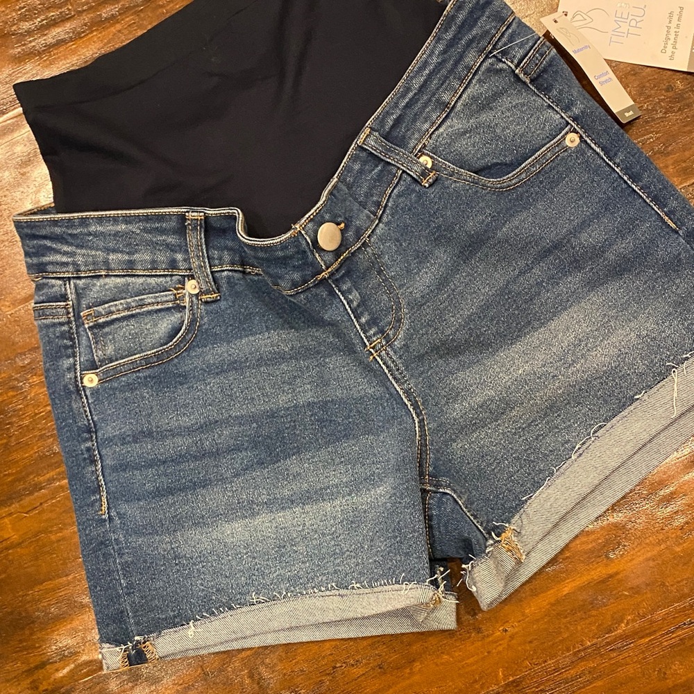 NWT Time & Tru Stretch Roll Cuff Women's Maternity Denim Shorts Size Small (4-6) - Picture 4 of 7